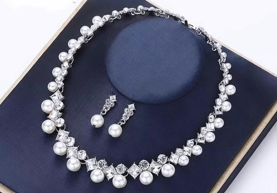Non tarnish sparkling neckpiece and earrings