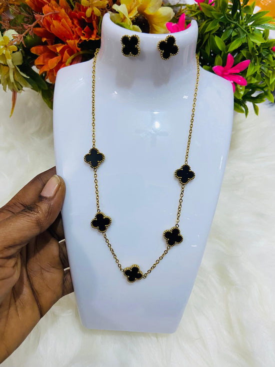 Non Tarnish fashion neck piece with earrings