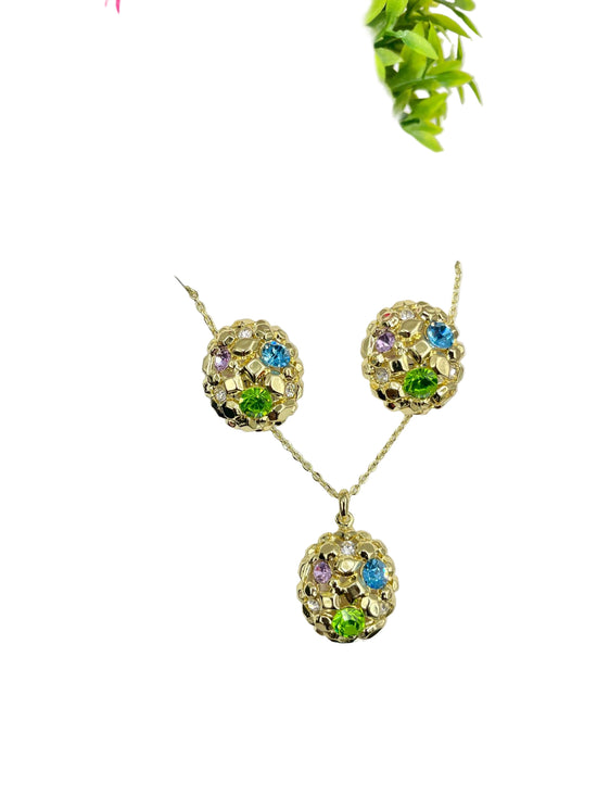 Non Tarnish fashion neck piece and earrings