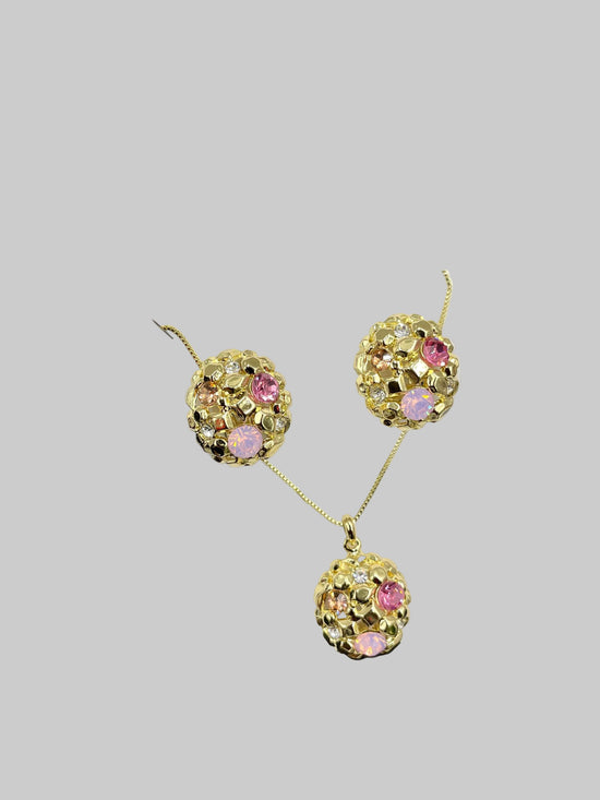 Non Tarnish fashion neck piece and earrings