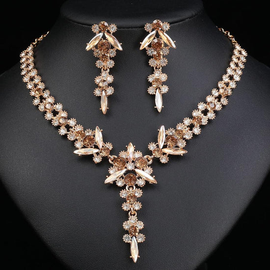 Non Tarnish sparkling Neck piece and earrings