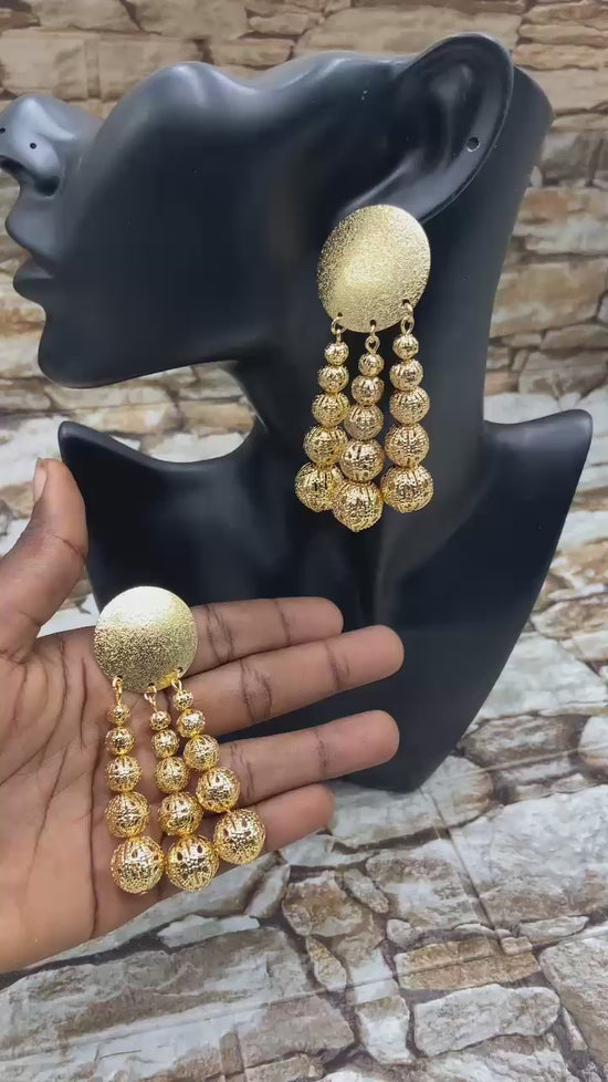 Non tarnish zirconia light weight earrings